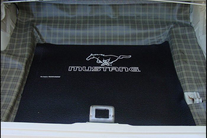 Kofferraummatte Cabriolet 2005-2014 mit - Running Pony - Logo, Stück