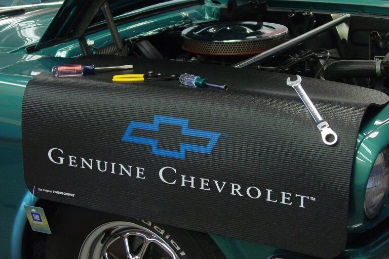 Kotflügelschoner mit - Genuine Chevrolet - Logo, Stück