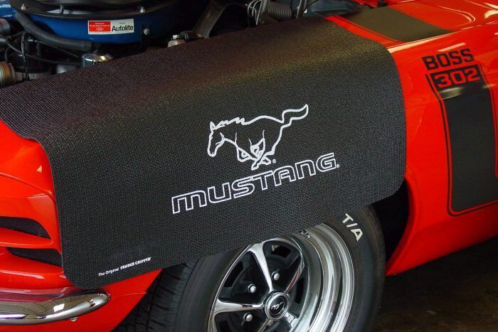 Kotflügelschoner Extra Long mit - Running Pony - Logo, Stück