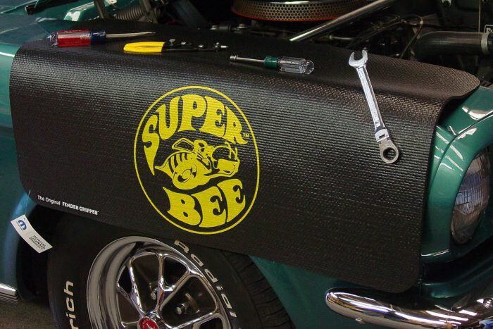 Kotflügelschoner mit - Super Bee - Logo, Stück
