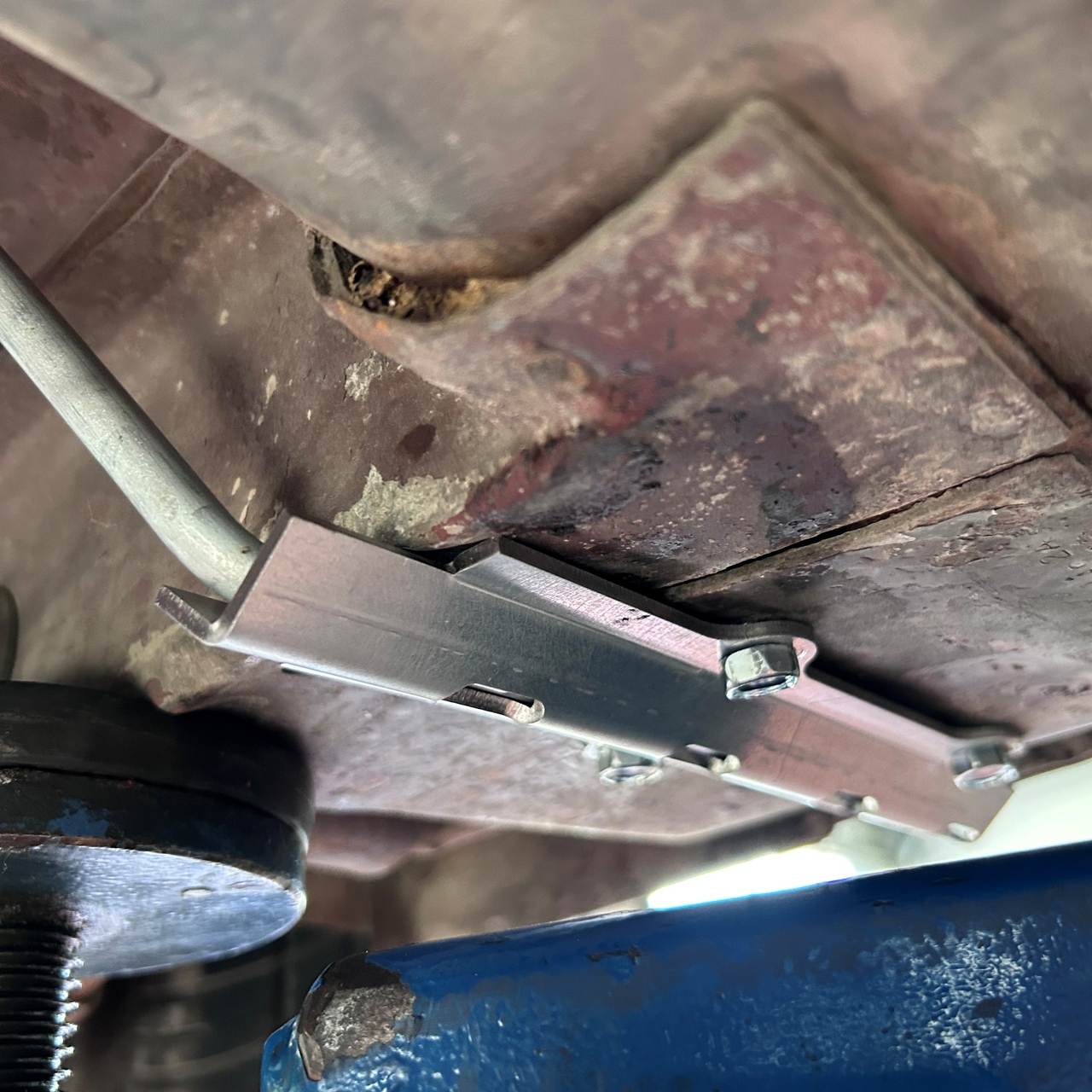 Abdeckung für Kraftstoffleitung, 67-68