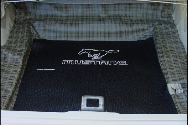 Kofferraummatte Cabriolet 2005-2014 mit - Running Pony - Logo, Stück