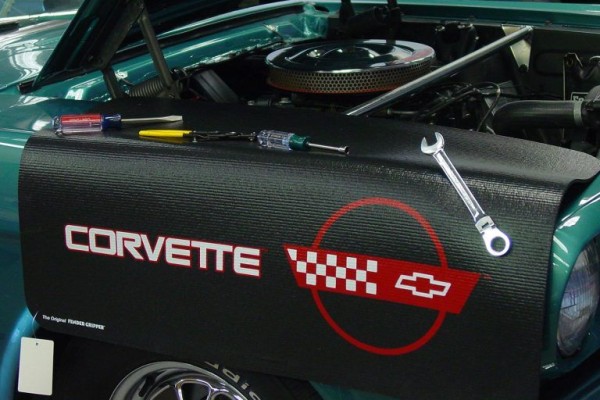 Kotflügelschoner mit - Corvette C4 - Logo, Stück