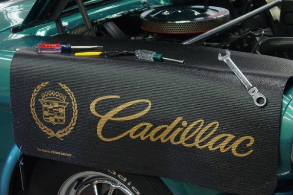 Kotflügelschoner mit - Cadilllac - Logo, Stück