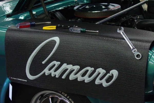 Kotflügelschoner mit - Camaro Script - Logo, Stück