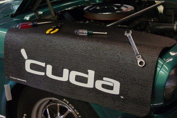 Kotflügelschoner mit - Cuda - Logo, Stück